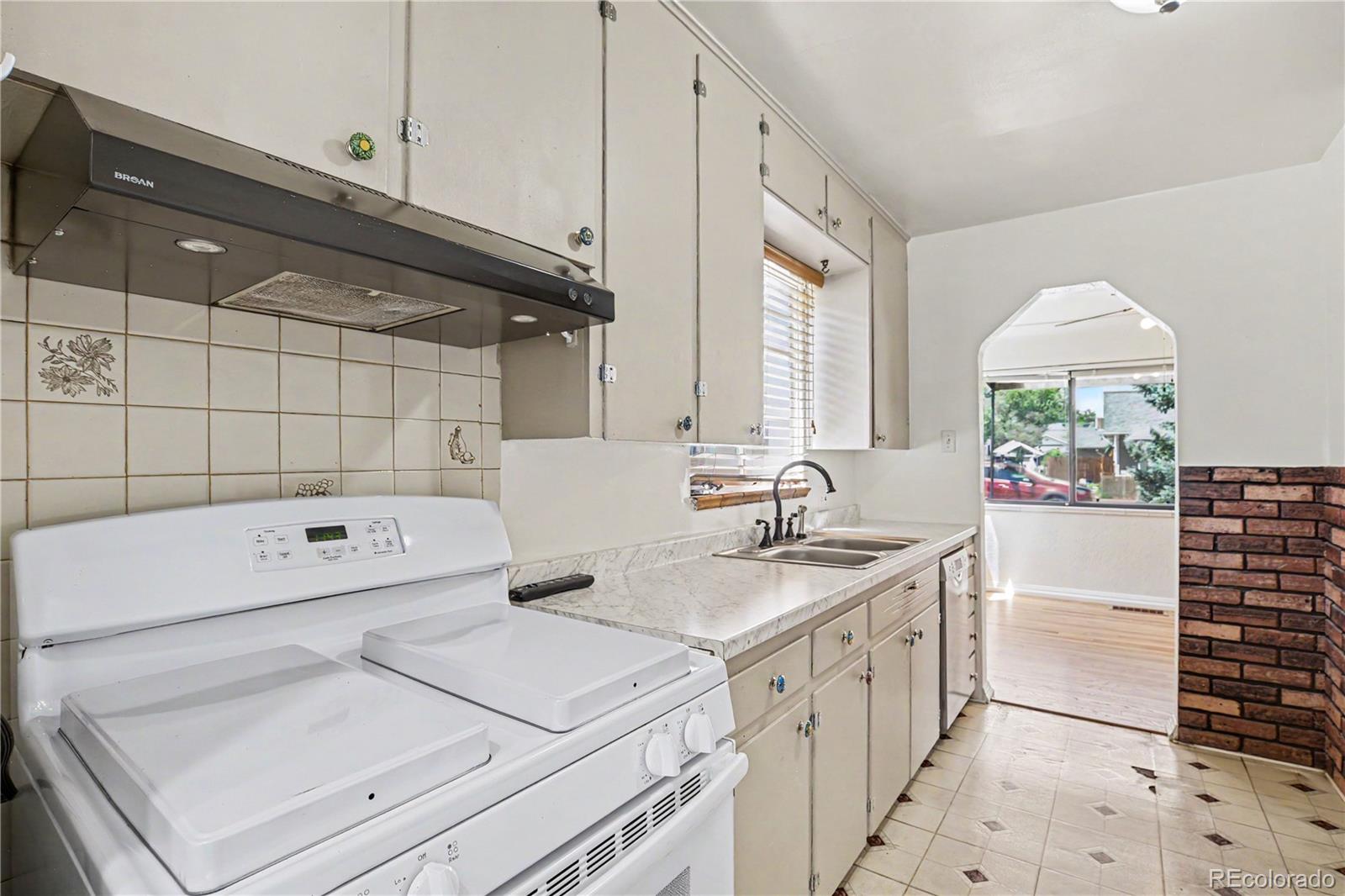 MLS Image #13 for 4160  sheridan boulevard,denver, Colorado