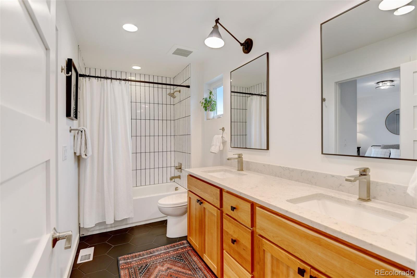 MLS Image #14 for 2596 s bannock street,denver, Colorado