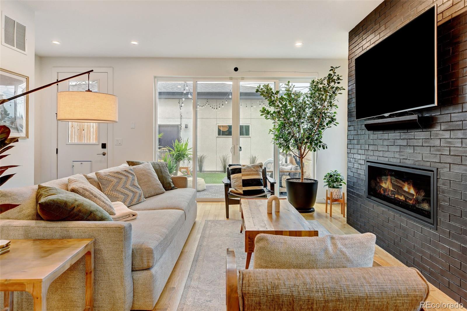 MLS Image #4 for 2596 s bannock street,denver, Colorado