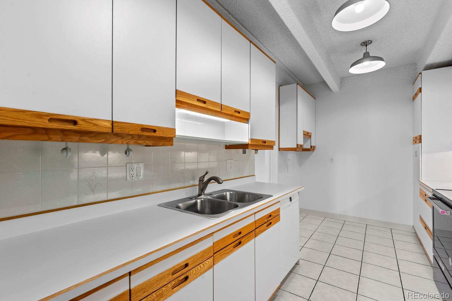 MLS Image #19 for 7877 e mississippi avenue,denver, Colorado