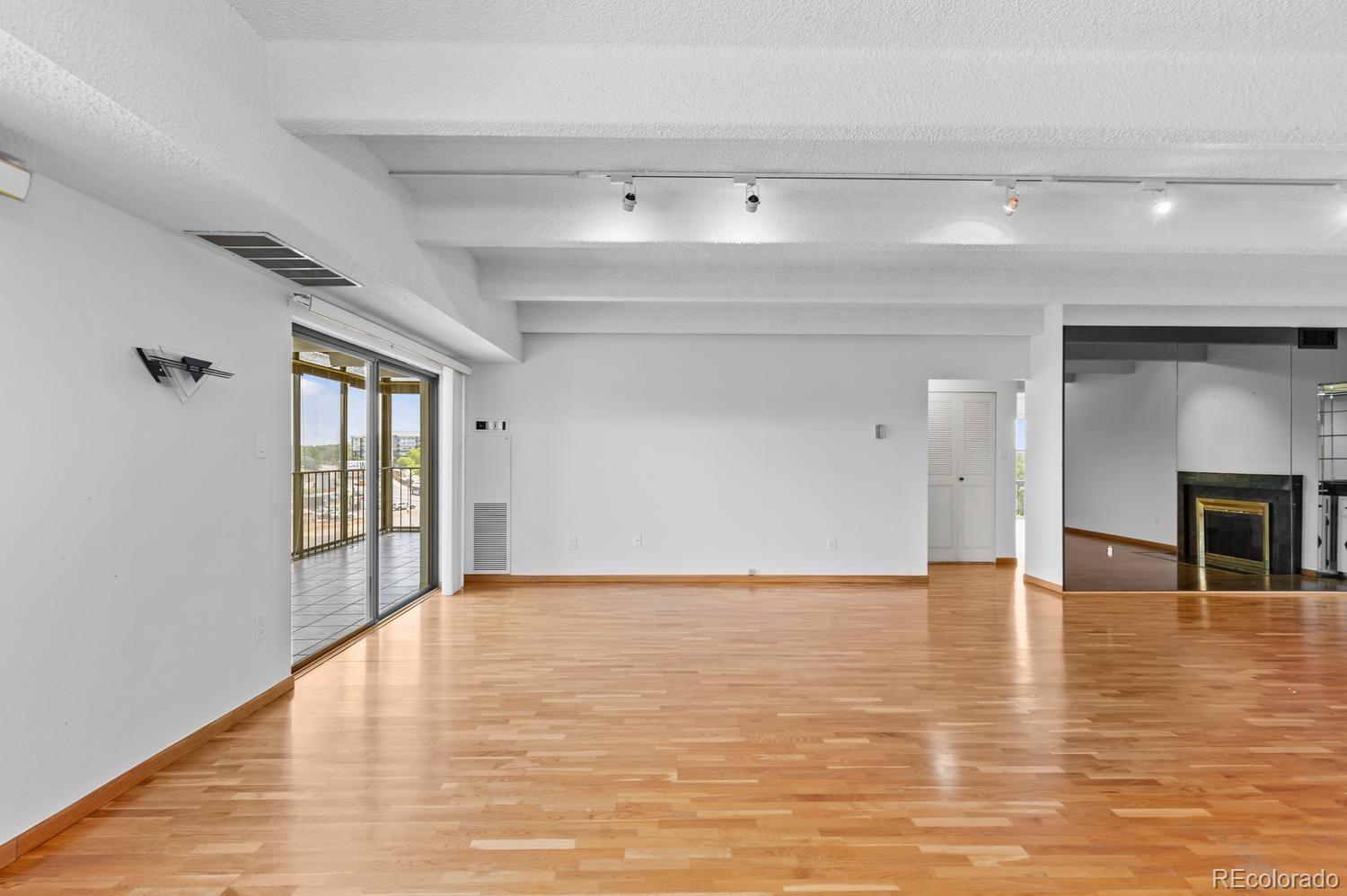 MLS Image #7 for 7877 e mississippi avenue,denver, Colorado