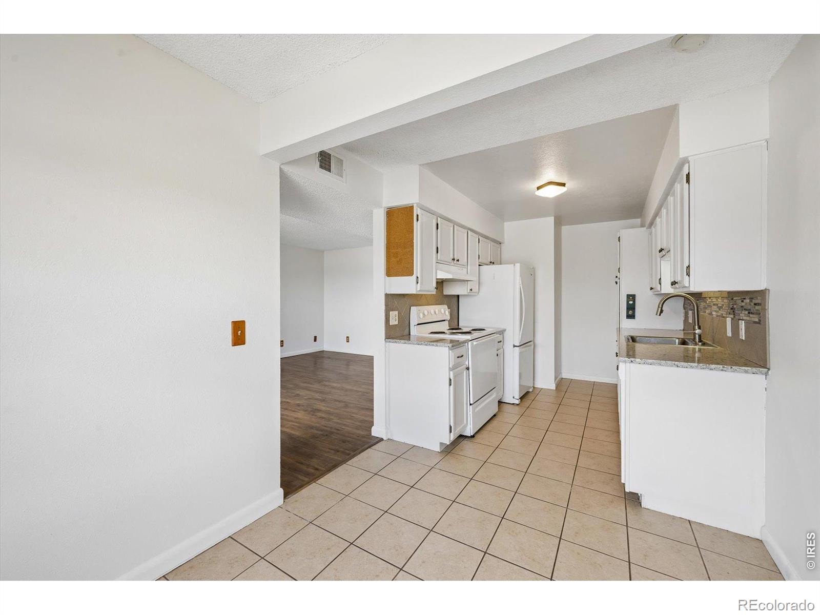 MLS Image #14 for 3121 s tamarac drive 208,denver, Colorado
