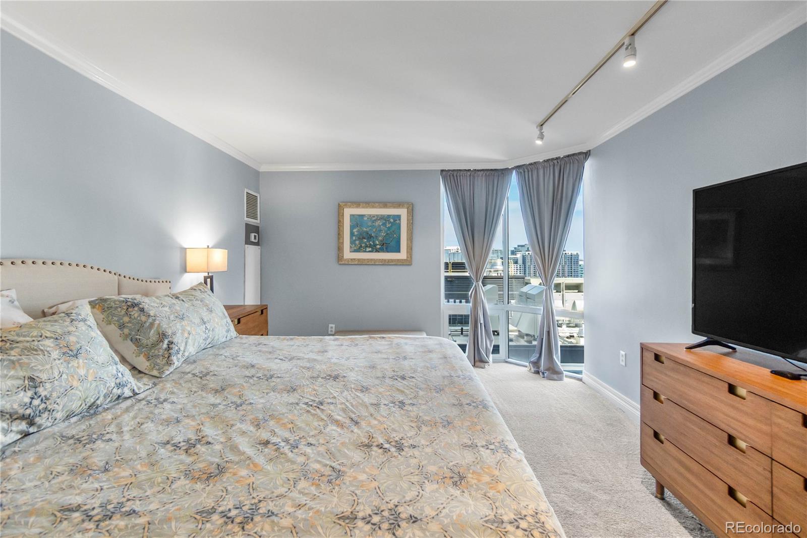 MLS Image #29 for 1625  larimer street,denver, Colorado