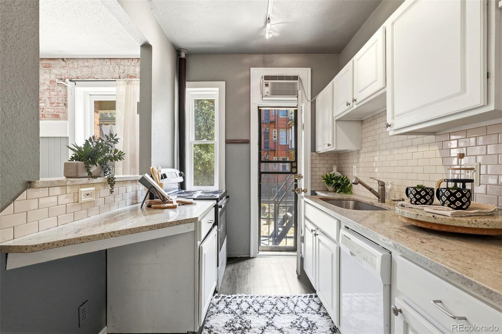 MLS Image #10 for 1376 n pearl street,denver, Colorado