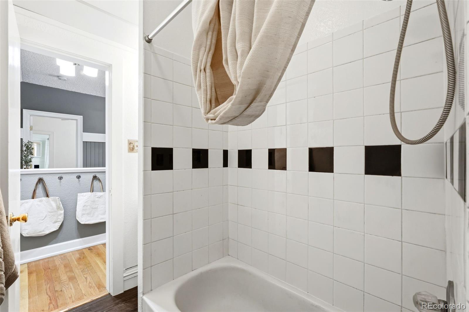 MLS Image #26 for 1376 n pearl street,denver, Colorado