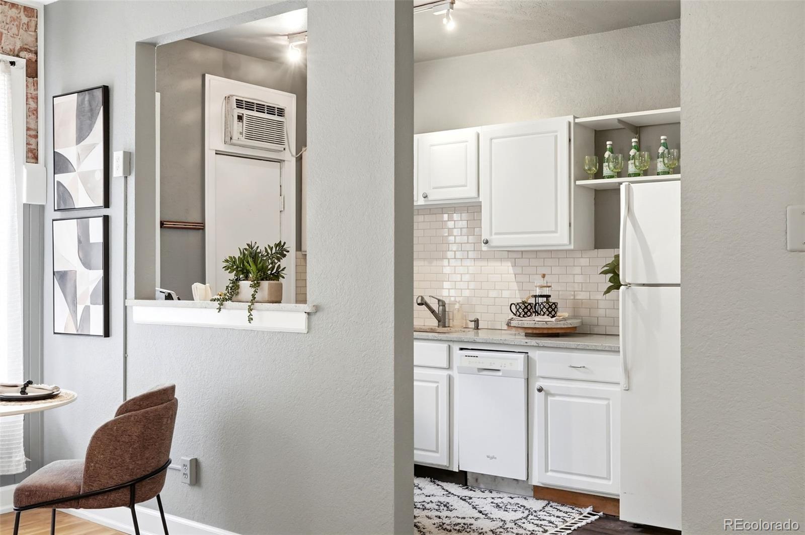 MLS Image #6 for 1376 n pearl street,denver, Colorado