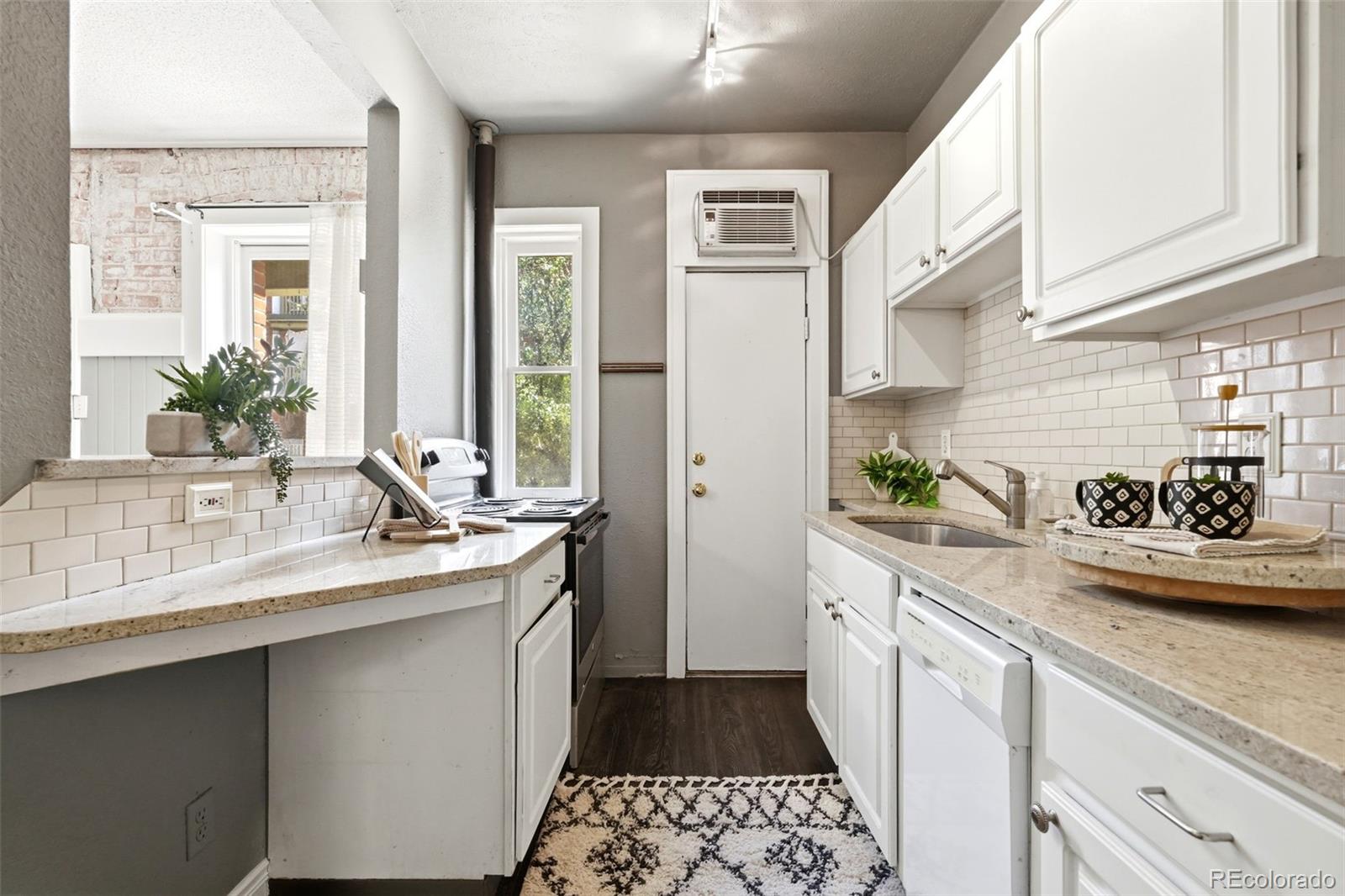MLS Image #9 for 1376 n pearl street,denver, Colorado