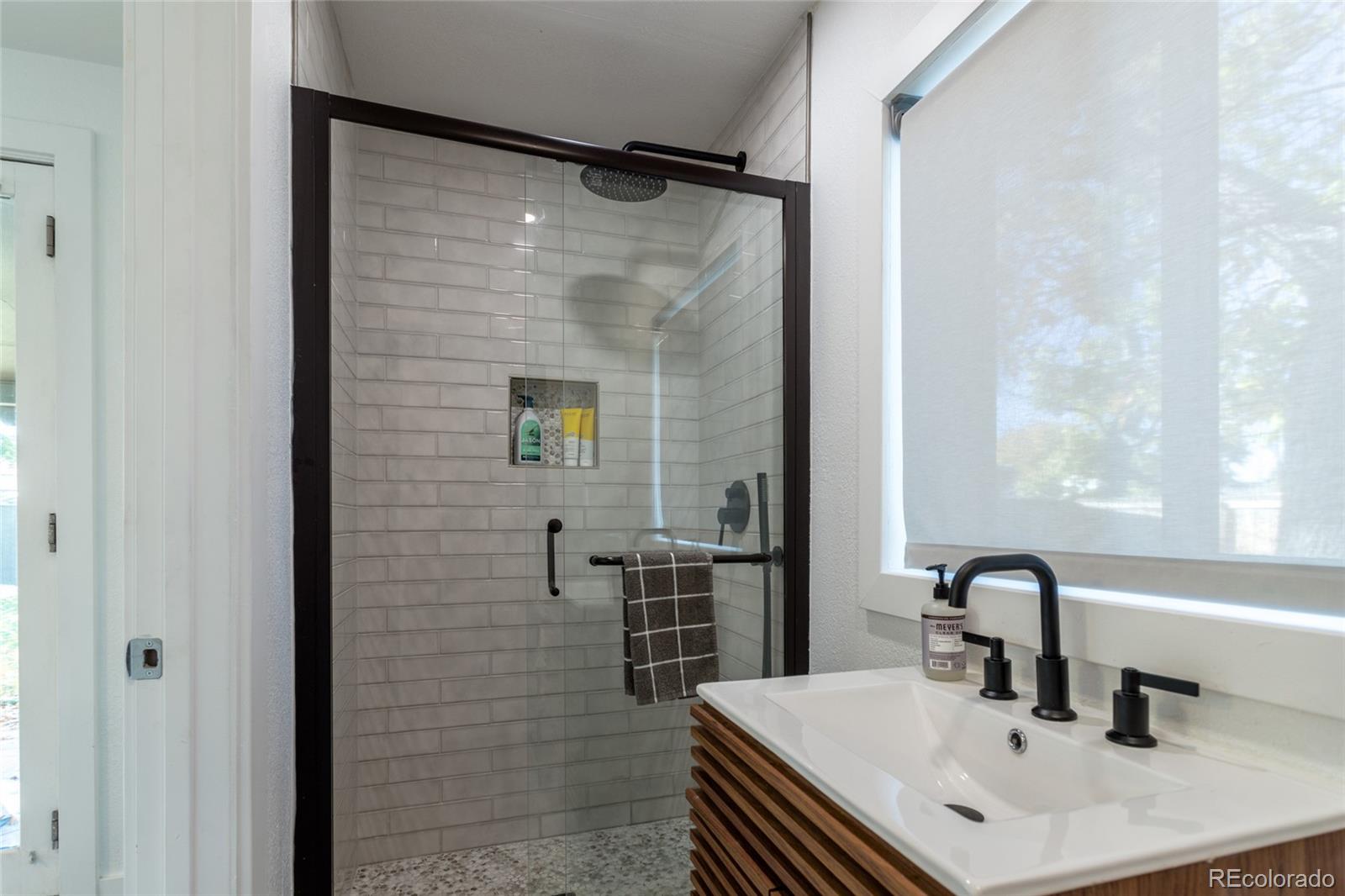 MLS Image #12 for 801 s shoshone street,denver, Colorado
