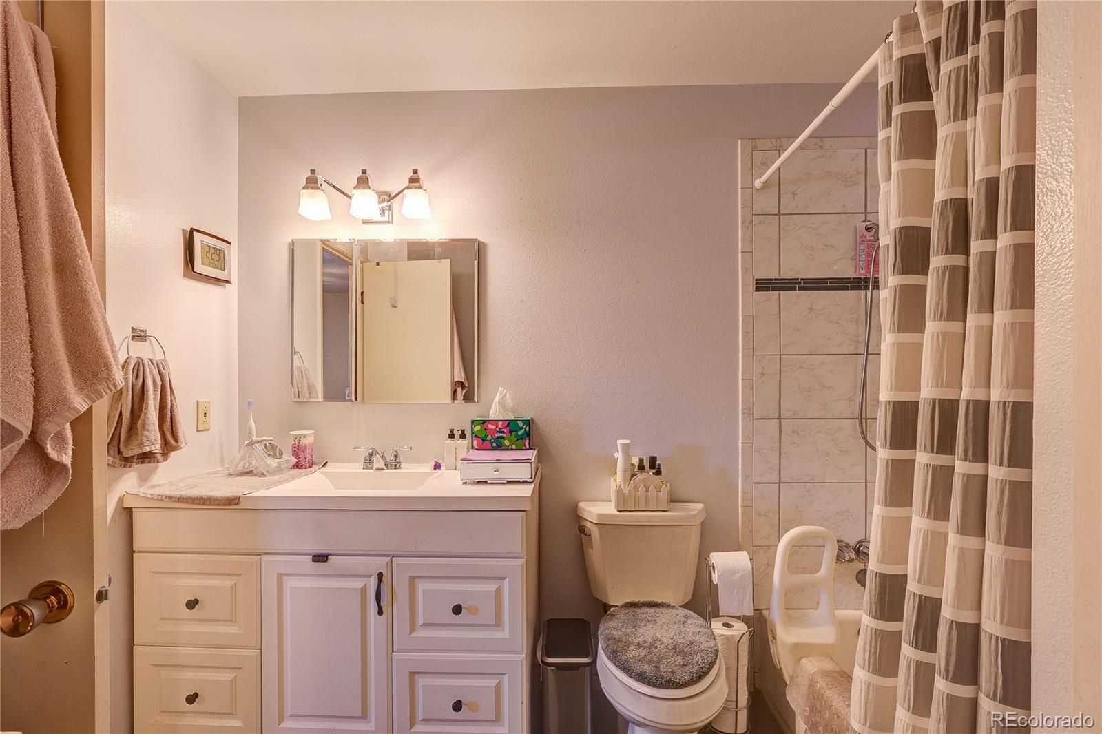MLS Image #11 for 3935 s boston  ,denver, Colorado