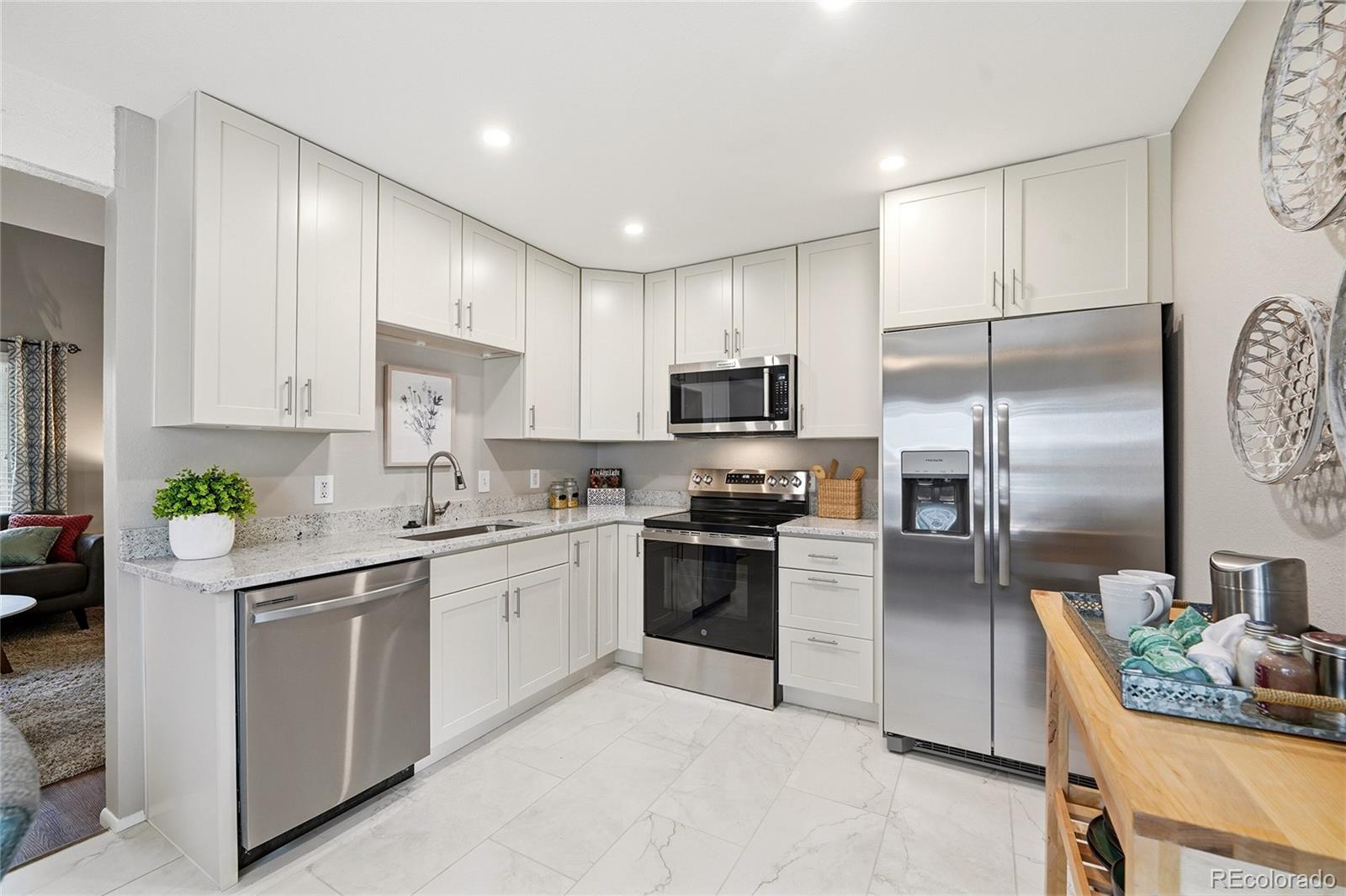 MLS Image #10 for 7068 s knolls way,centennial, Colorado