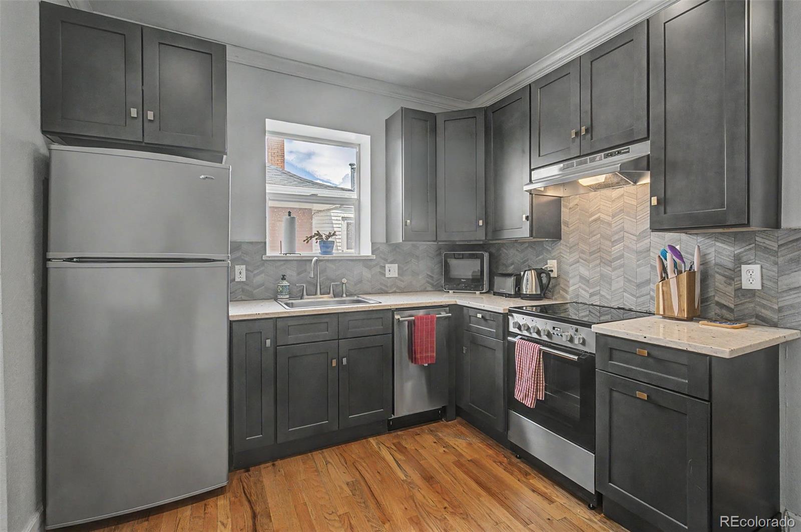 MLS Image #6 for 610 n logan street,denver, Colorado