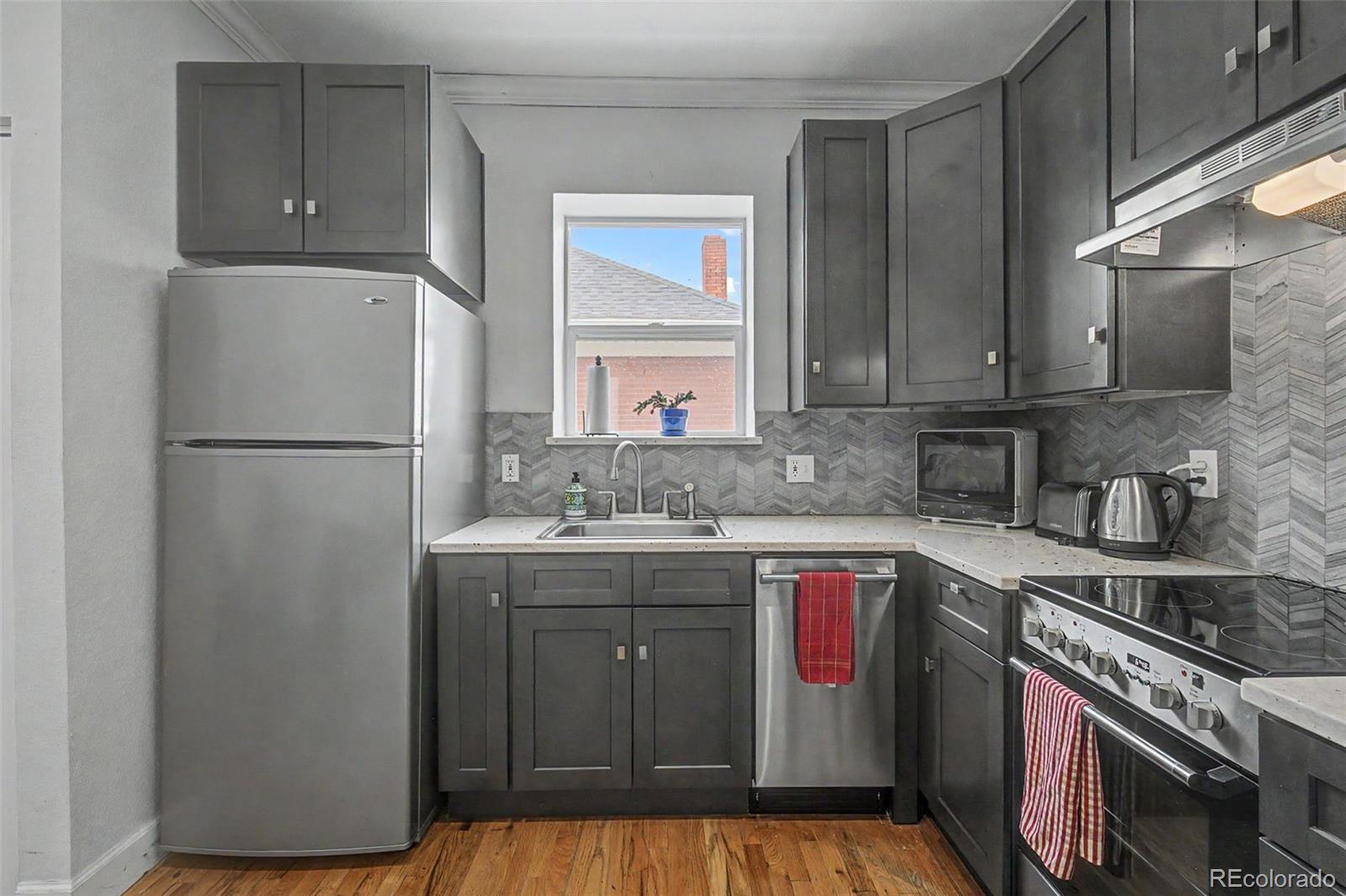 MLS Image #8 for 610 n logan street,denver, Colorado