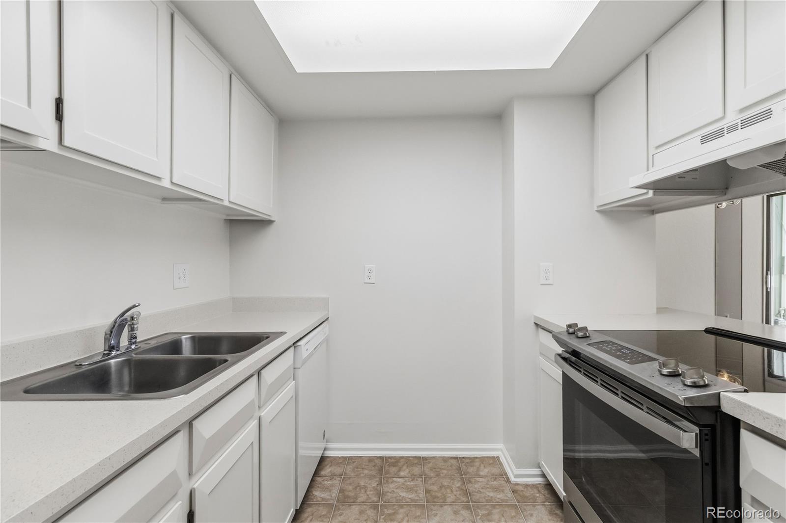 MLS Image #11 for 3040 s macon circle,aurora, Colorado