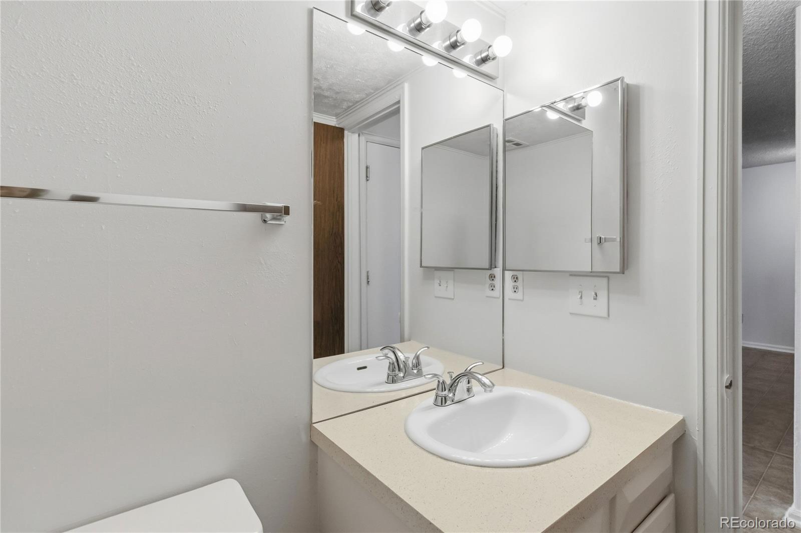 MLS Image #12 for 3040 s macon circle,aurora, Colorado