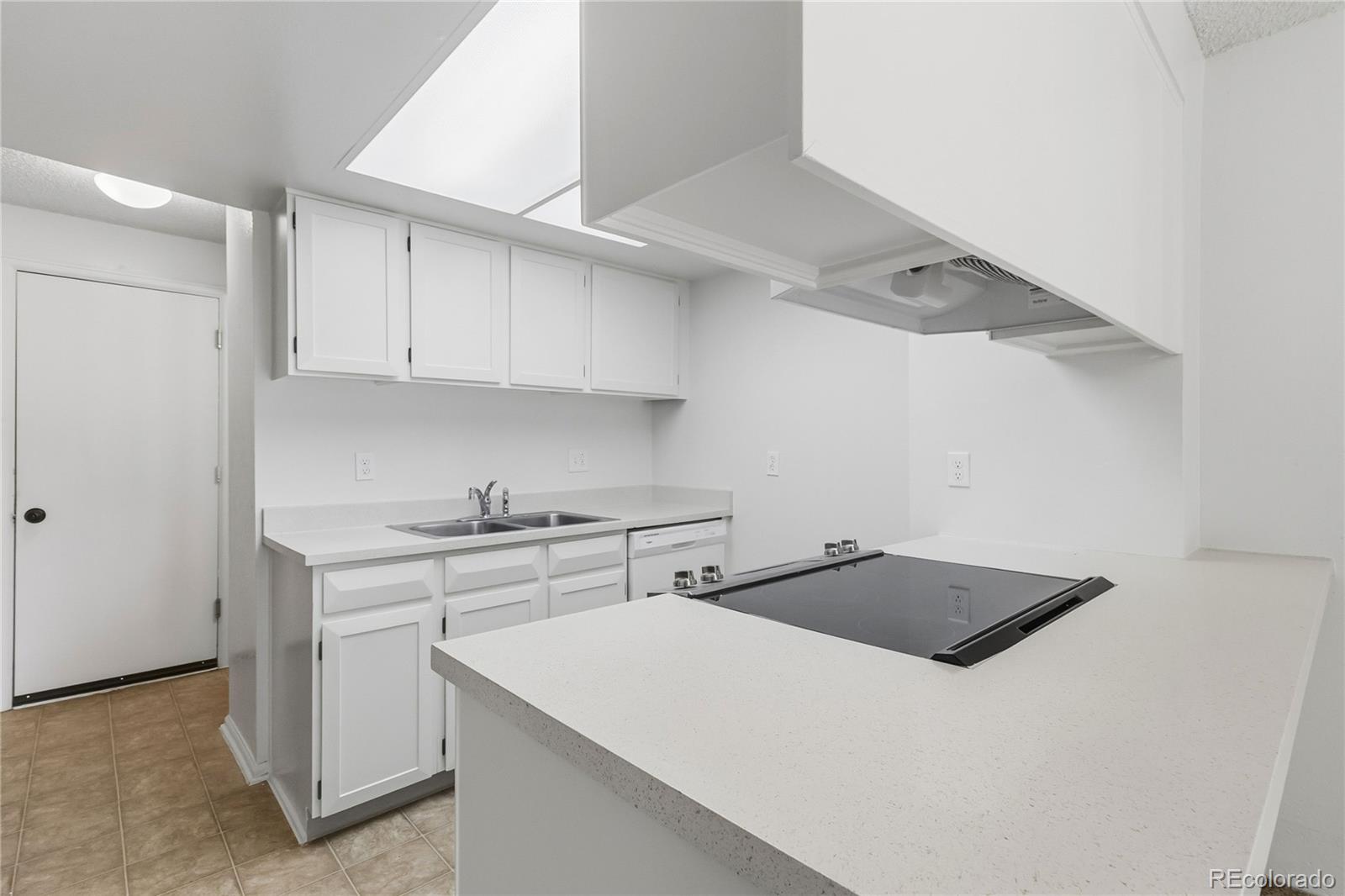MLS Image #9 for 3040 s macon circle,aurora, Colorado