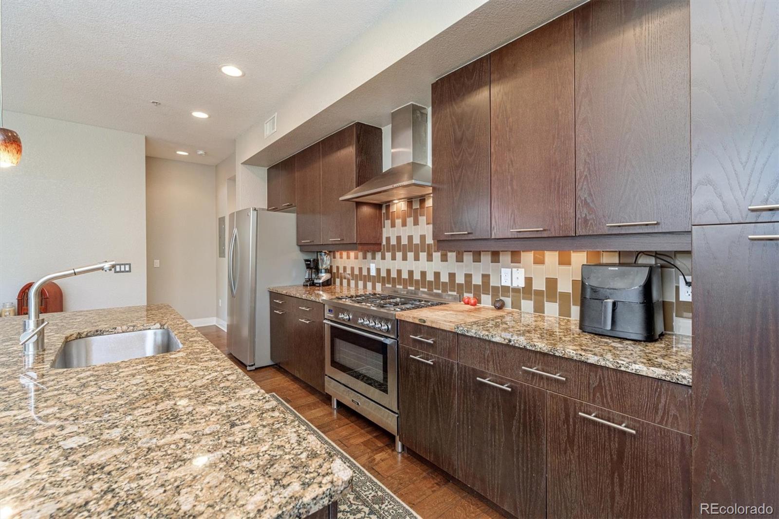 MLS Image #5 for 2650  front view cresent ,denver, Colorado