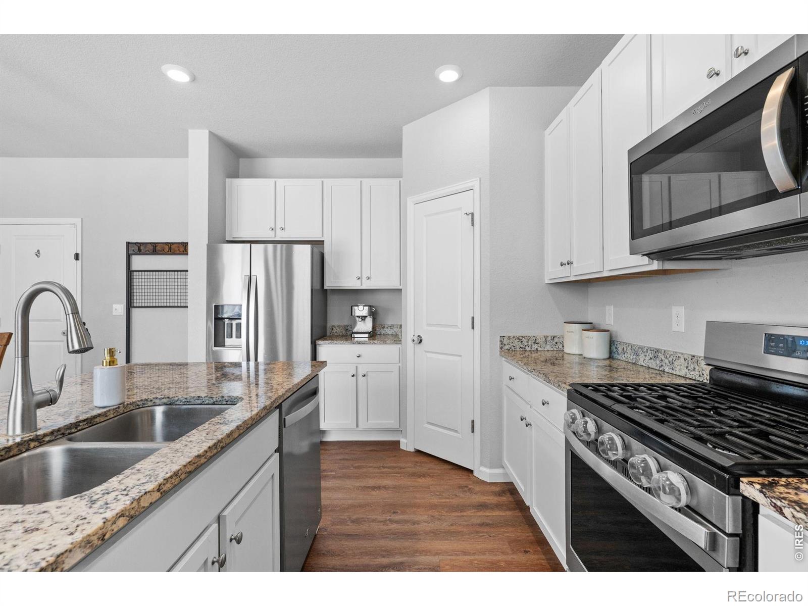 MLS Image #14 for 27074 e archer avenue,aurora, Colorado