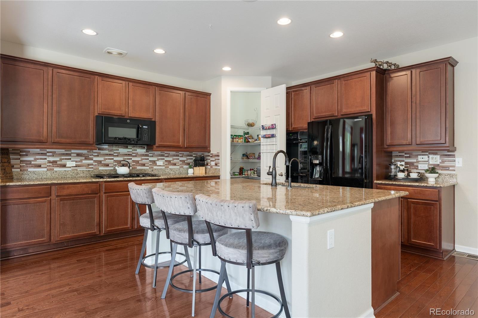 MLS Image #10 for 10905  quintero street,commerce city, Colorado