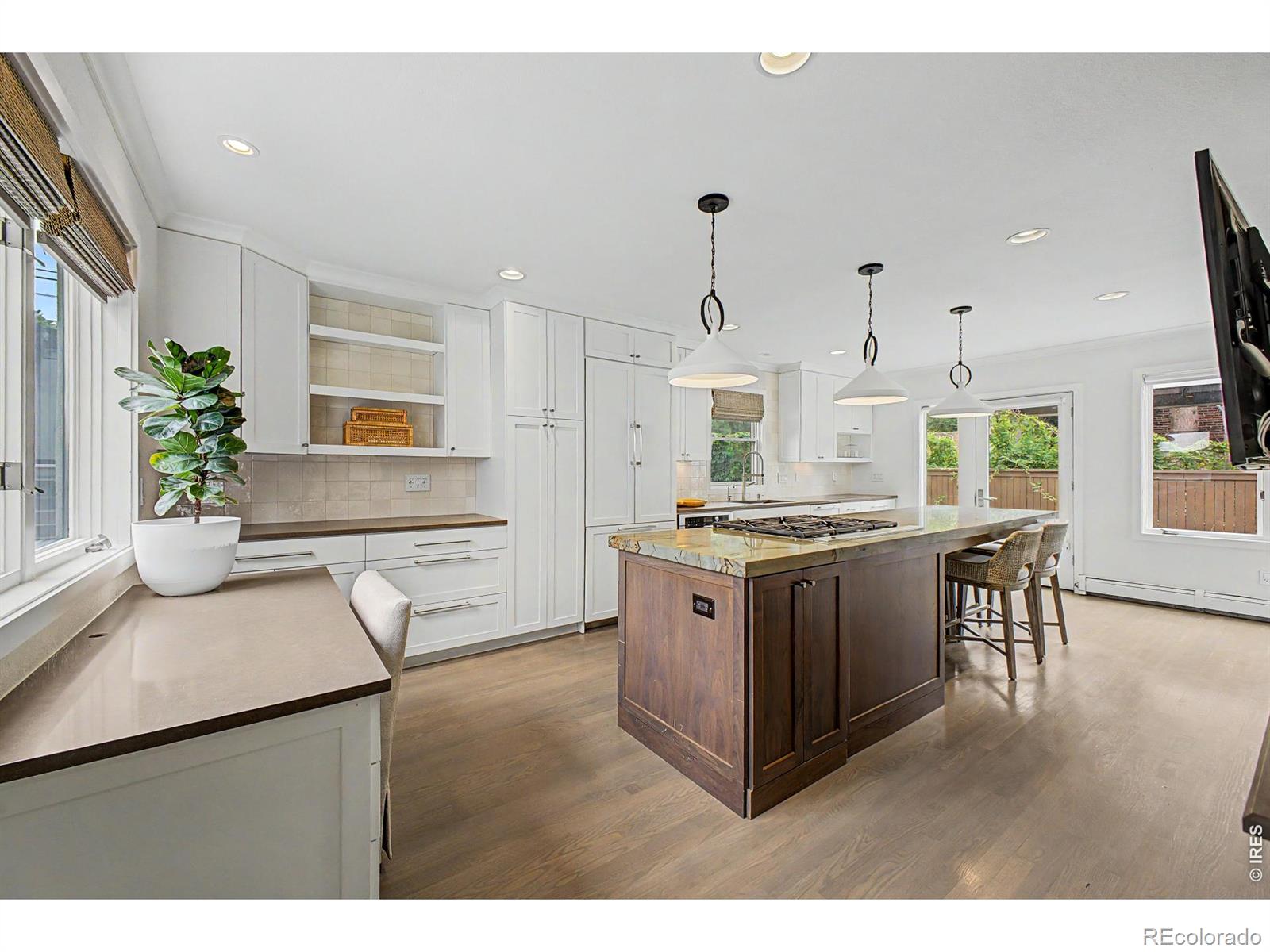 MLS Image #11 for 910 s euclid way,denver, Colorado