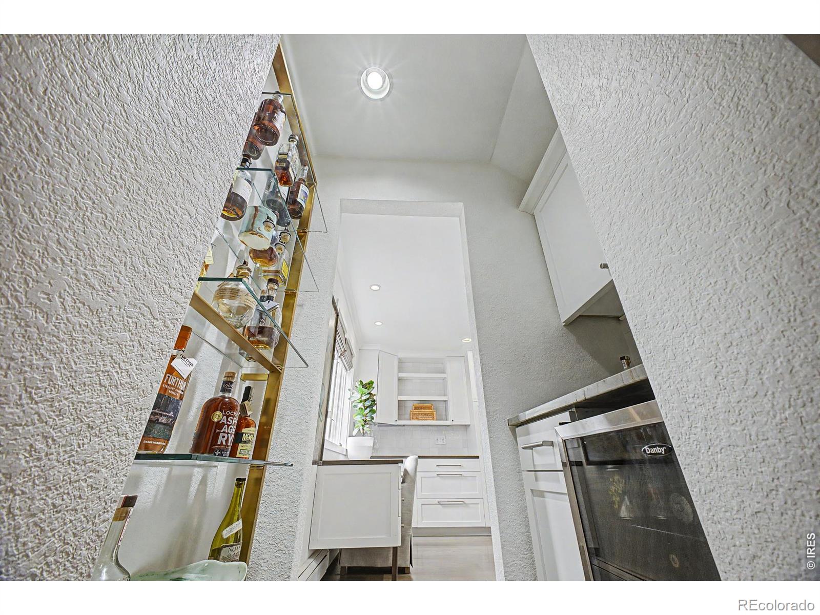 MLS Image #15 for 910 s euclid way,denver, Colorado