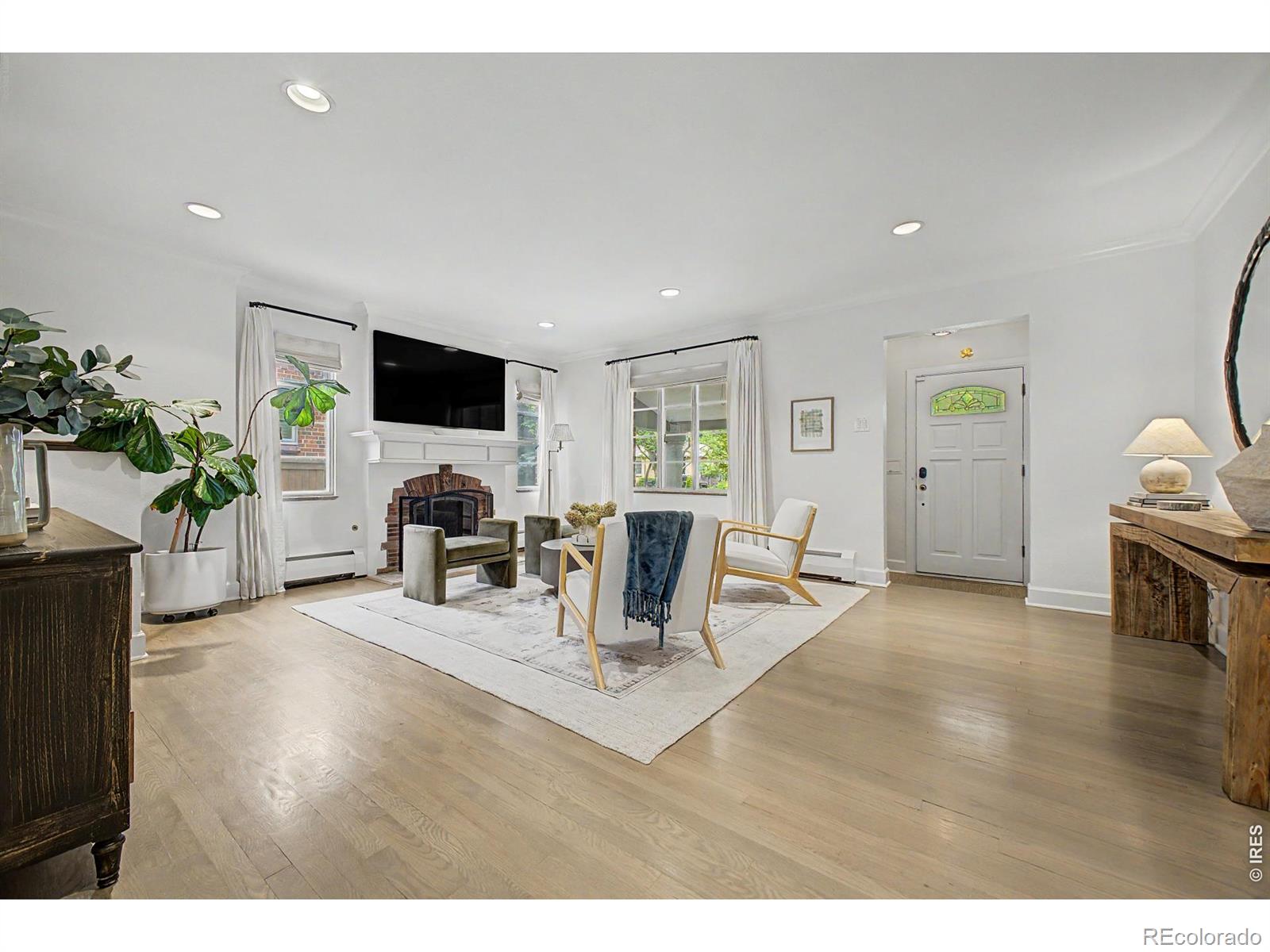 MLS Image #2 for 910 s euclid way,denver, Colorado
