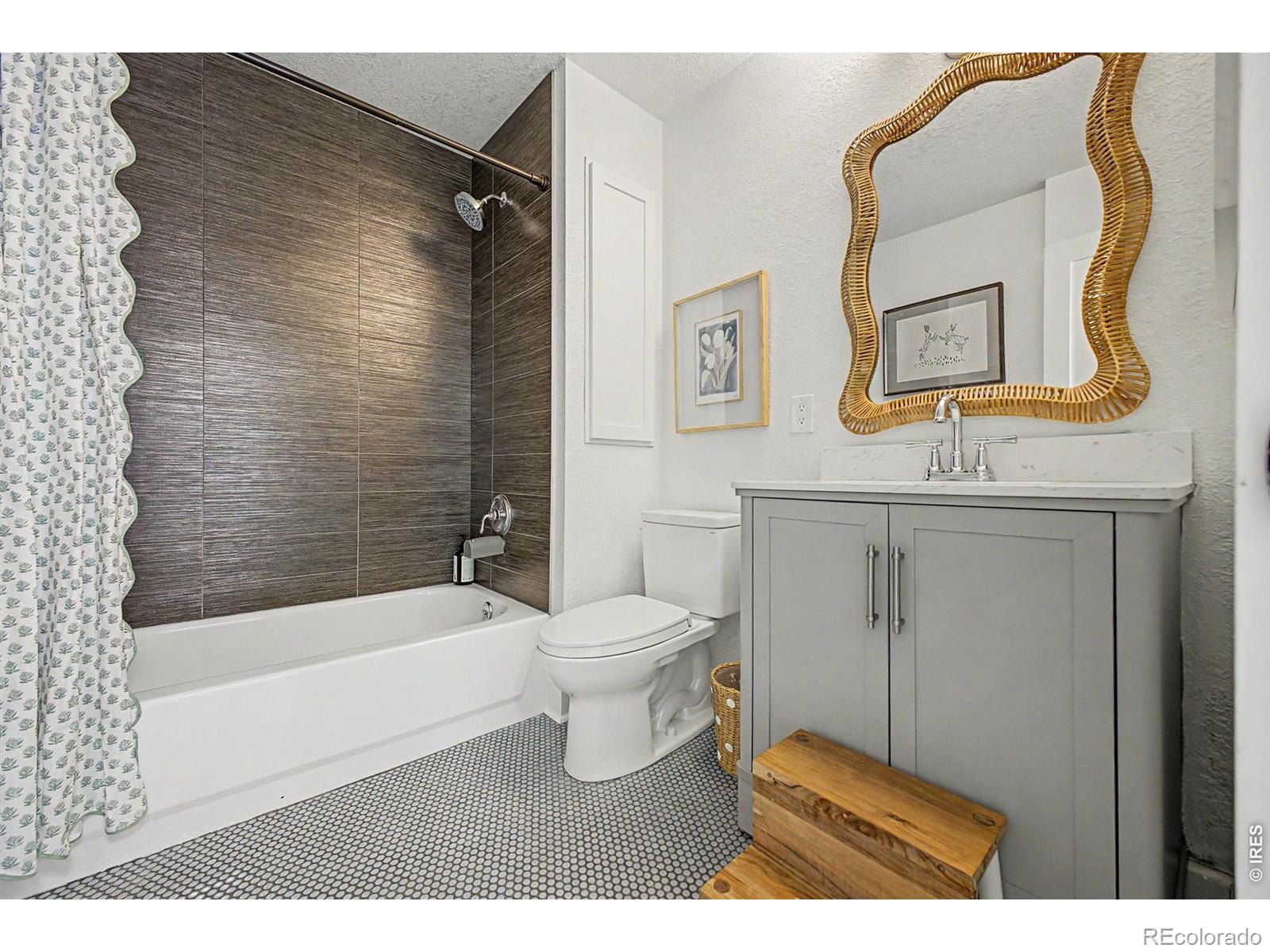 MLS Image #22 for 910 s euclid way,denver, Colorado