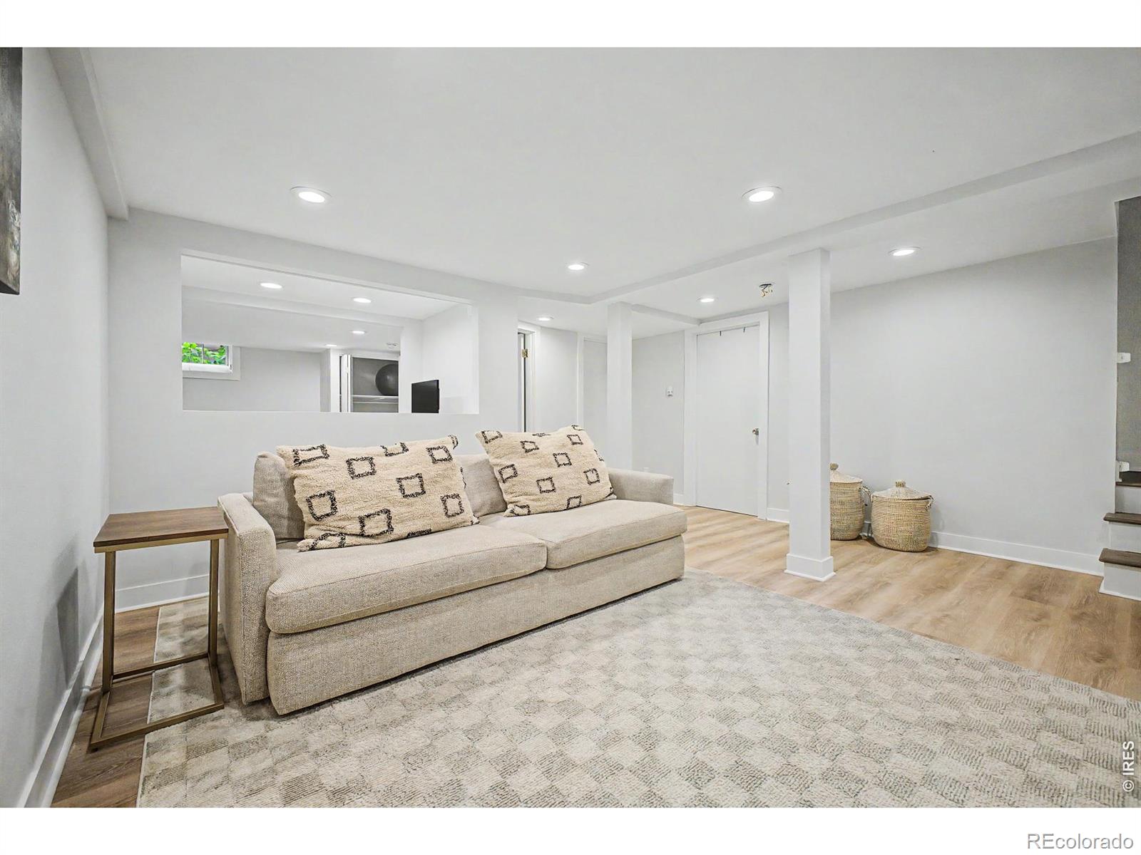 MLS Image #27 for 910 s euclid way,denver, Colorado