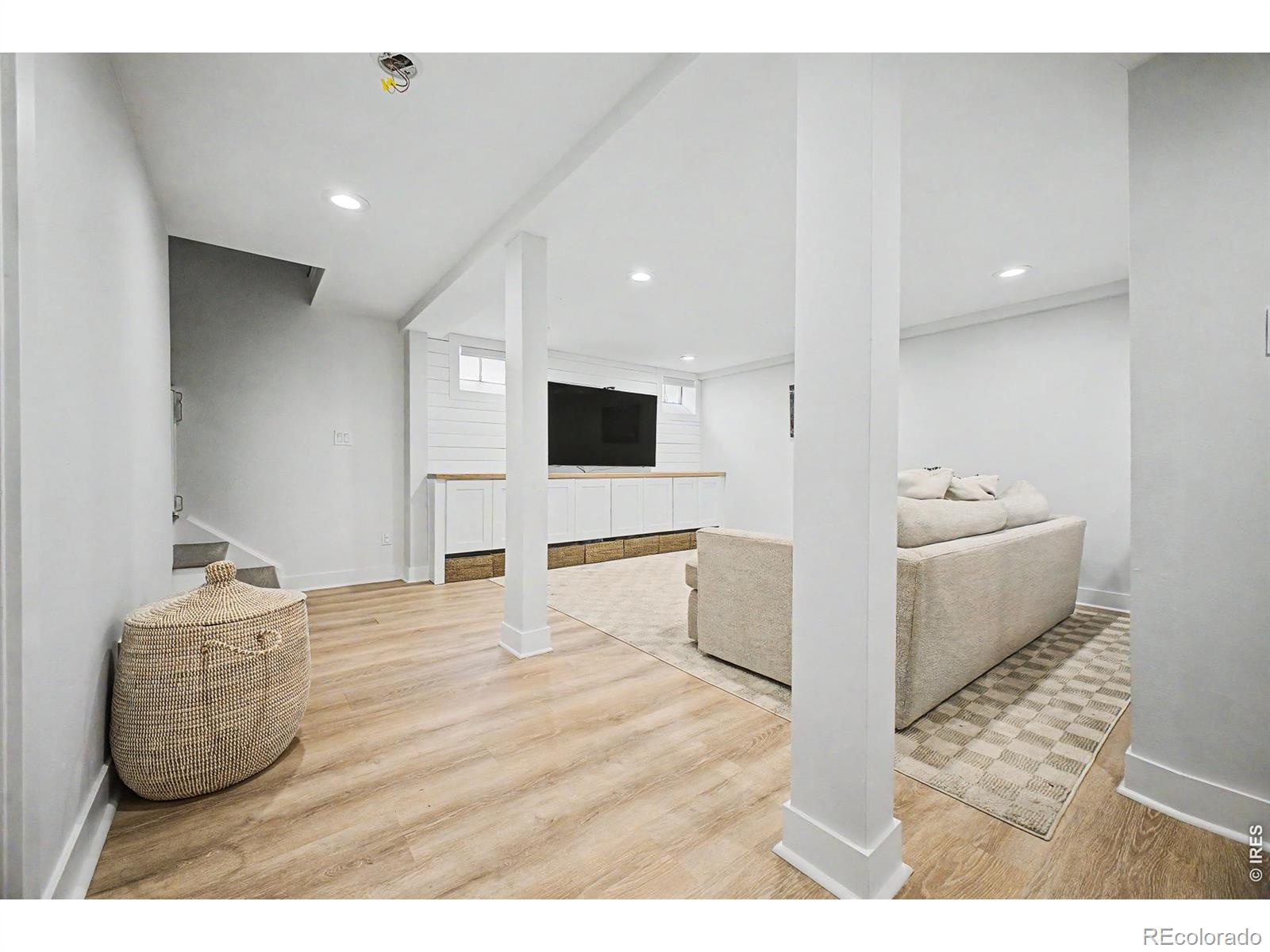 MLS Image #29 for 910 s euclid way,denver, Colorado