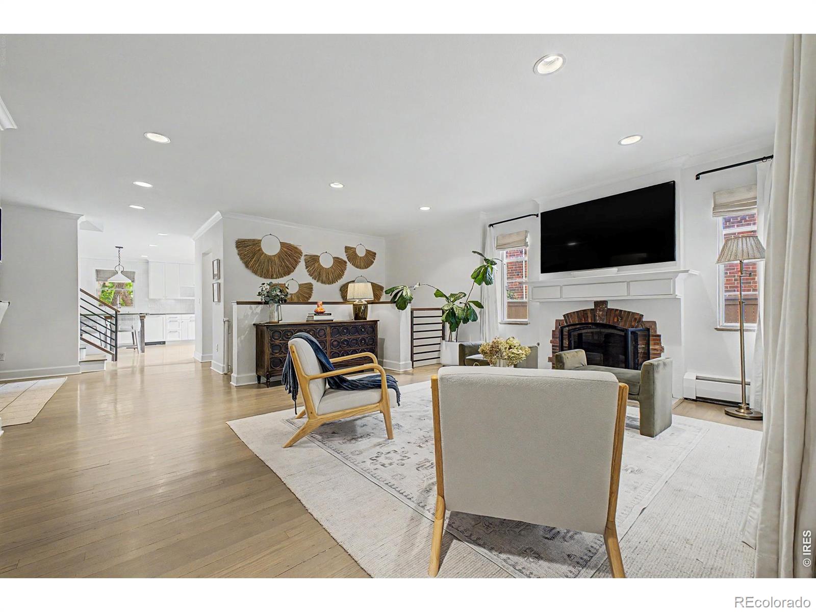 MLS Image #3 for 910 s euclid way,denver, Colorado