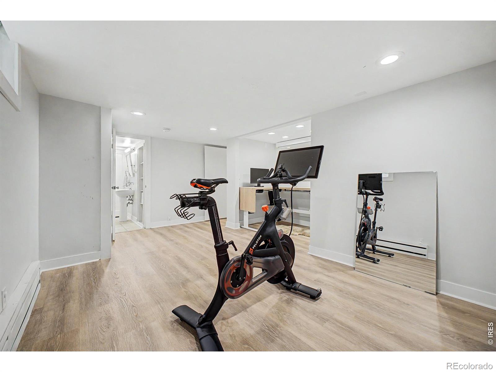 MLS Image #31 for 910 s euclid way,denver, Colorado