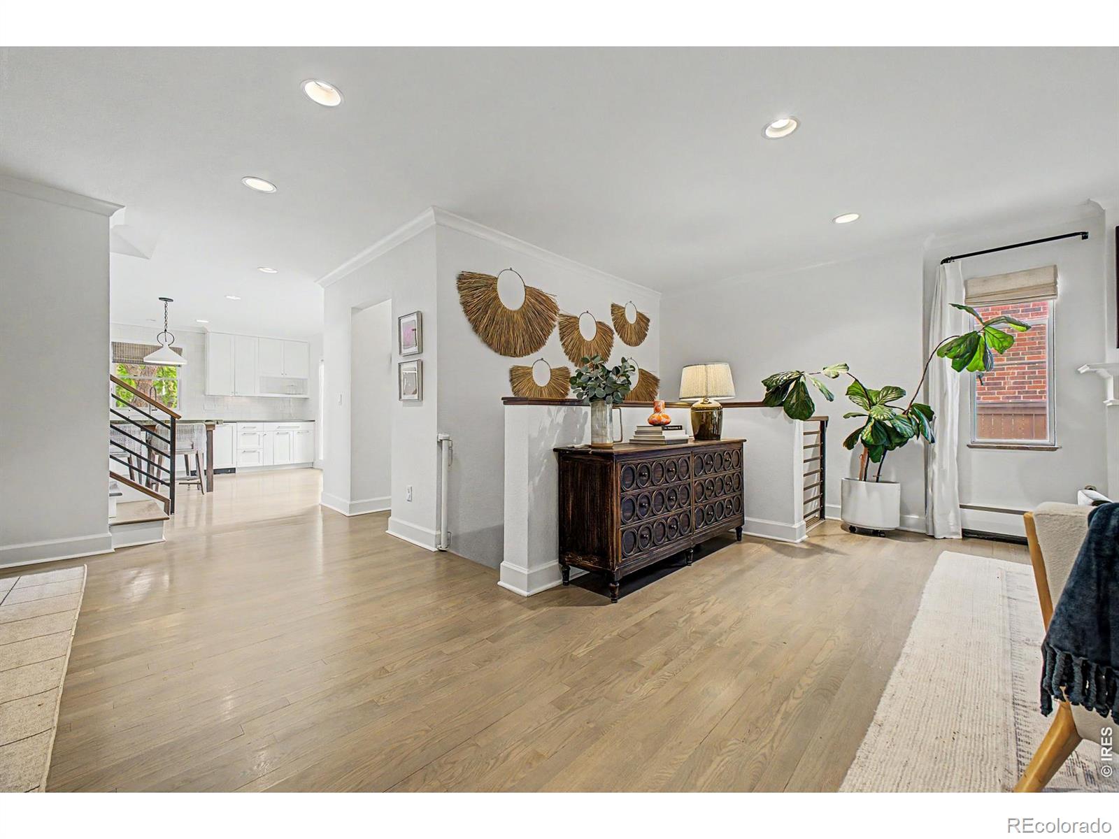 MLS Image #4 for 910 s euclid way,denver, Colorado