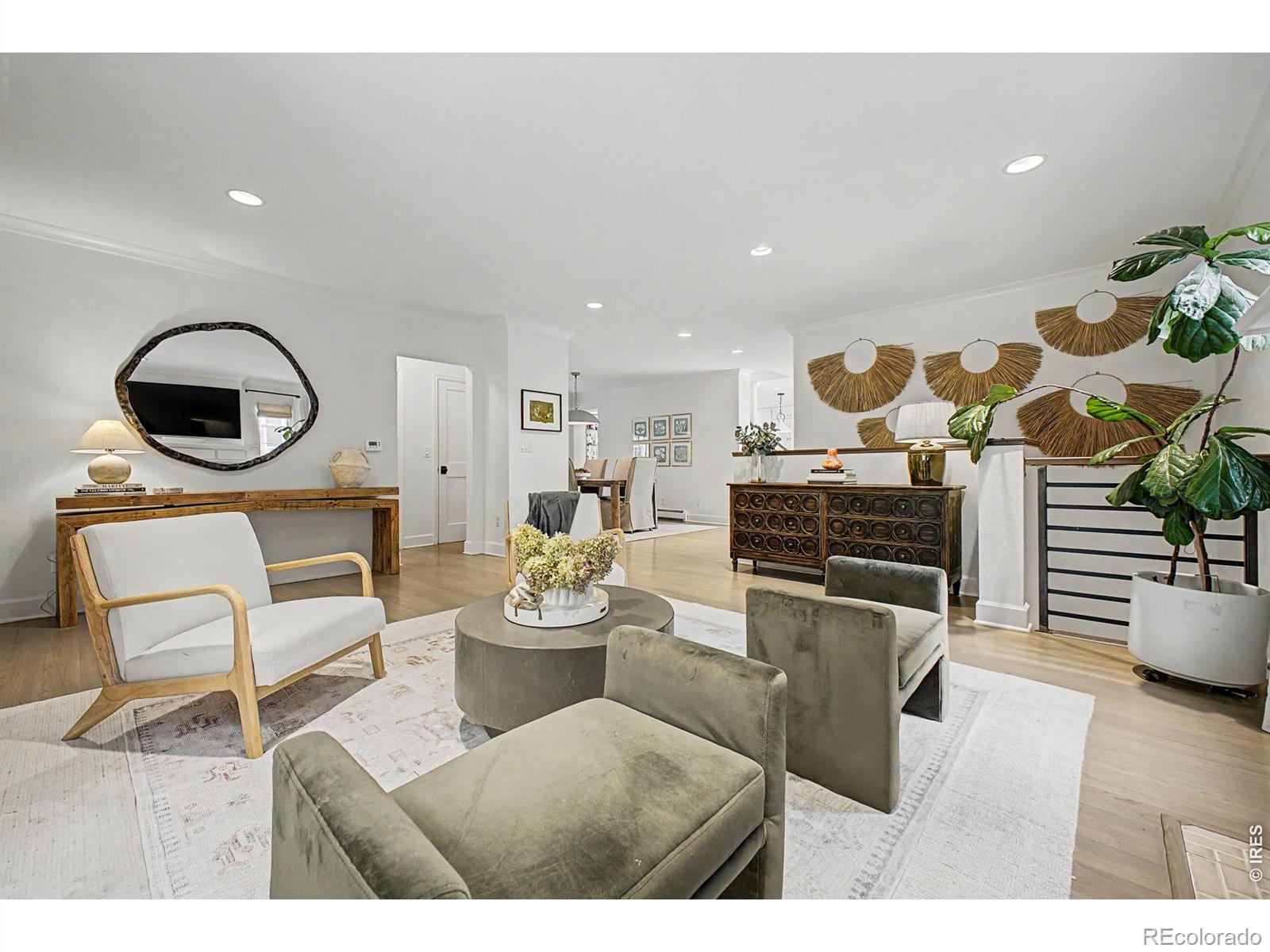 MLS Image #5 for 910 s euclid way,denver, Colorado