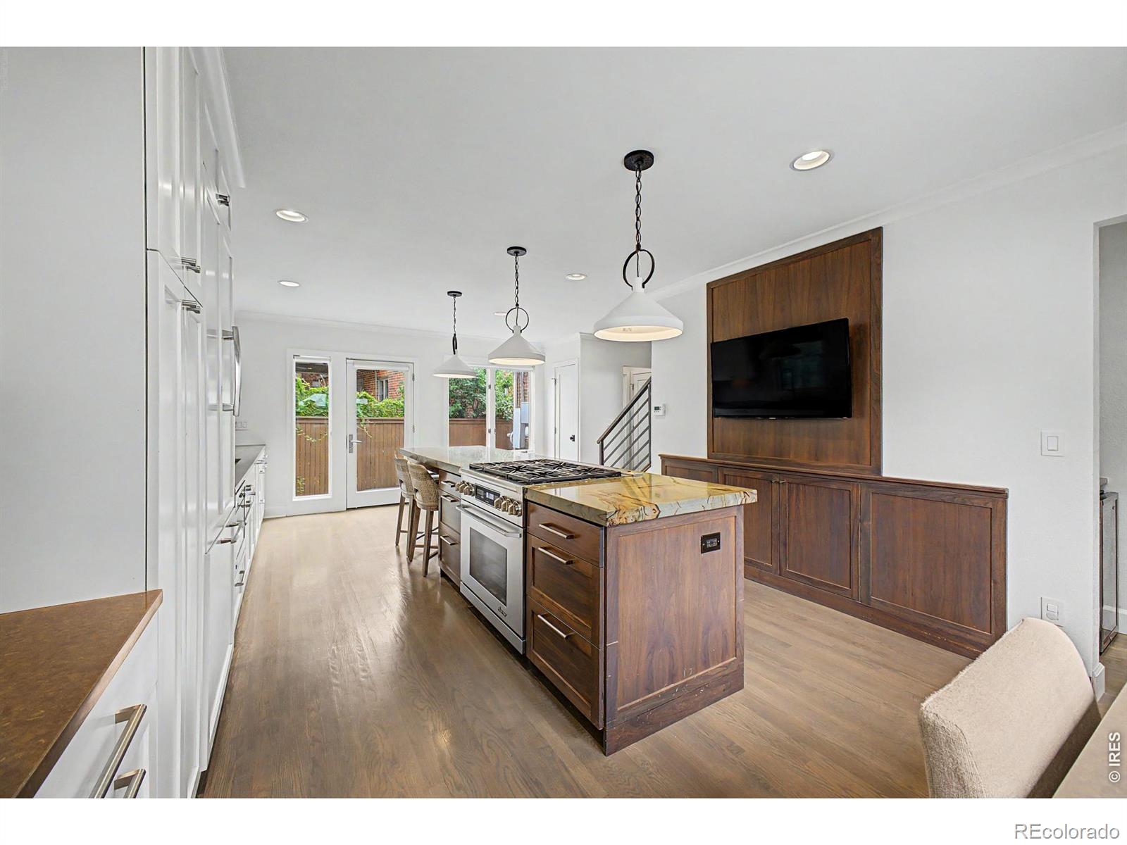MLS Image #9 for 910 s euclid way,denver, Colorado
