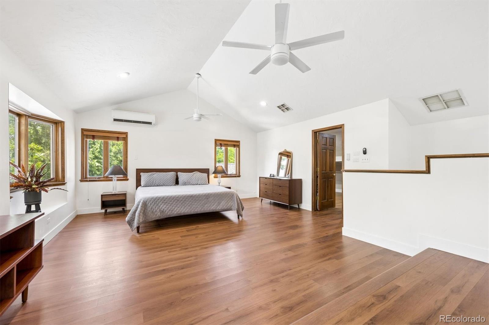 MLS Image #13 for 423  dahlia street,denver, Colorado