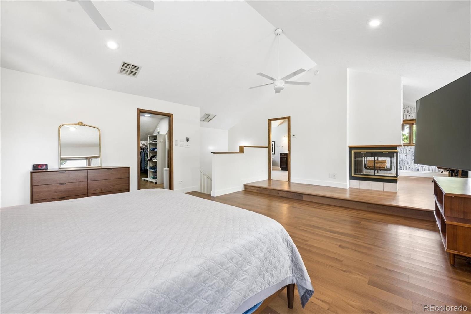 MLS Image #16 for 423  dahlia street,denver, Colorado