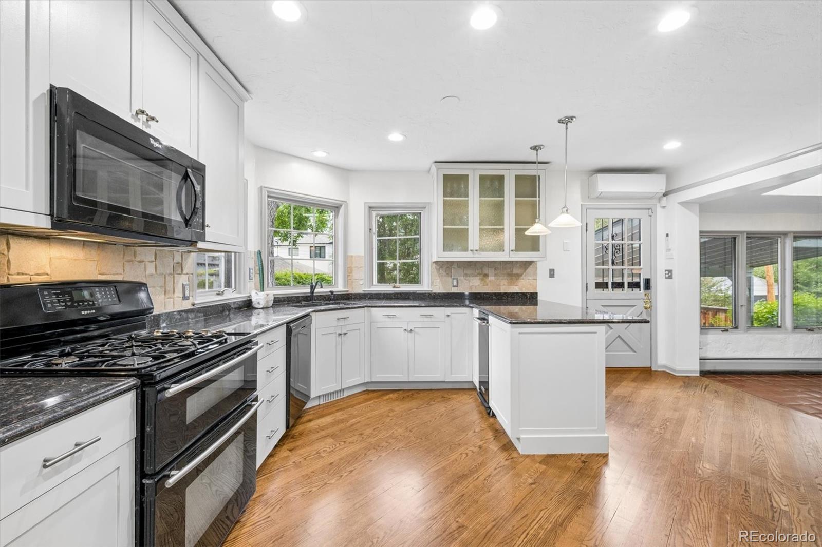 MLS Image #6 for 423  dahlia street,denver, Colorado