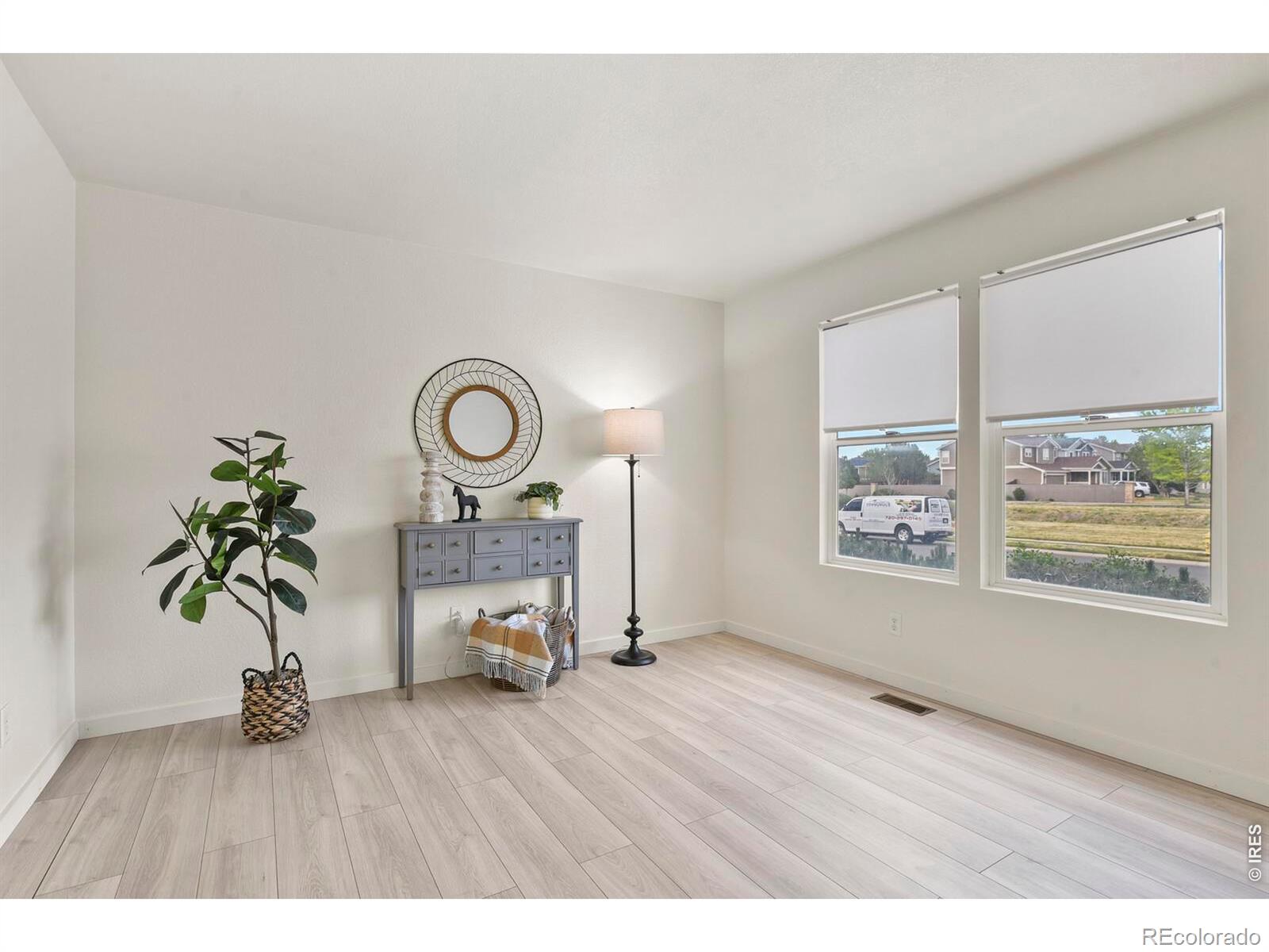 MLS Image #3 for 10039  granby drive,commerce city, Colorado