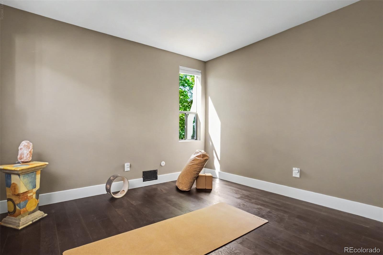 MLS Image #23 for 1050 s monaco street parkway,denver, Colorado