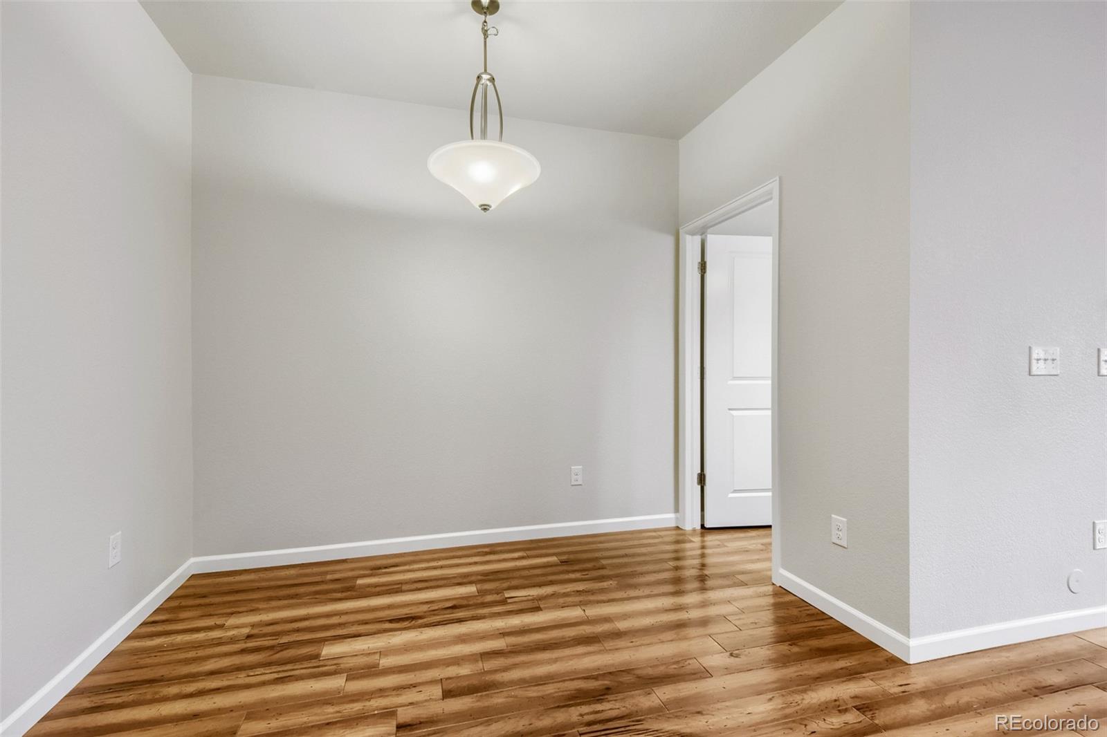 MLS Image #5 for 508 e dry creek place,littleton, Colorado