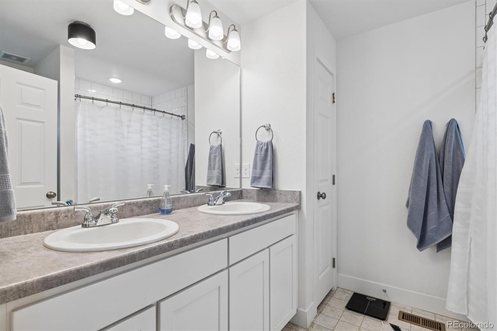 MLS Image #11 for 221 s oak hill street,aurora, Colorado