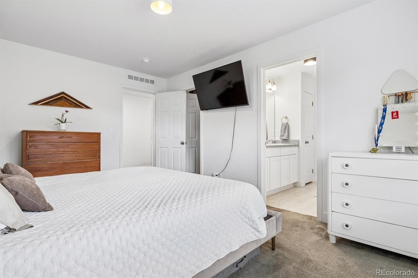 MLS Image #19 for 221 s oak hill street,aurora, Colorado