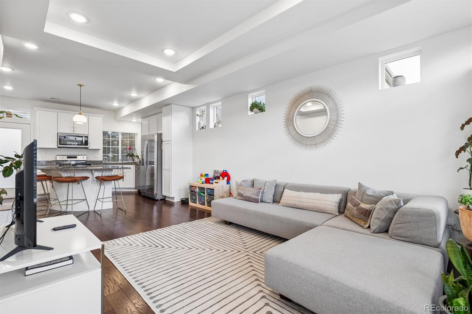 MLS Image #3 for 221 s oak hill street,aurora, Colorado