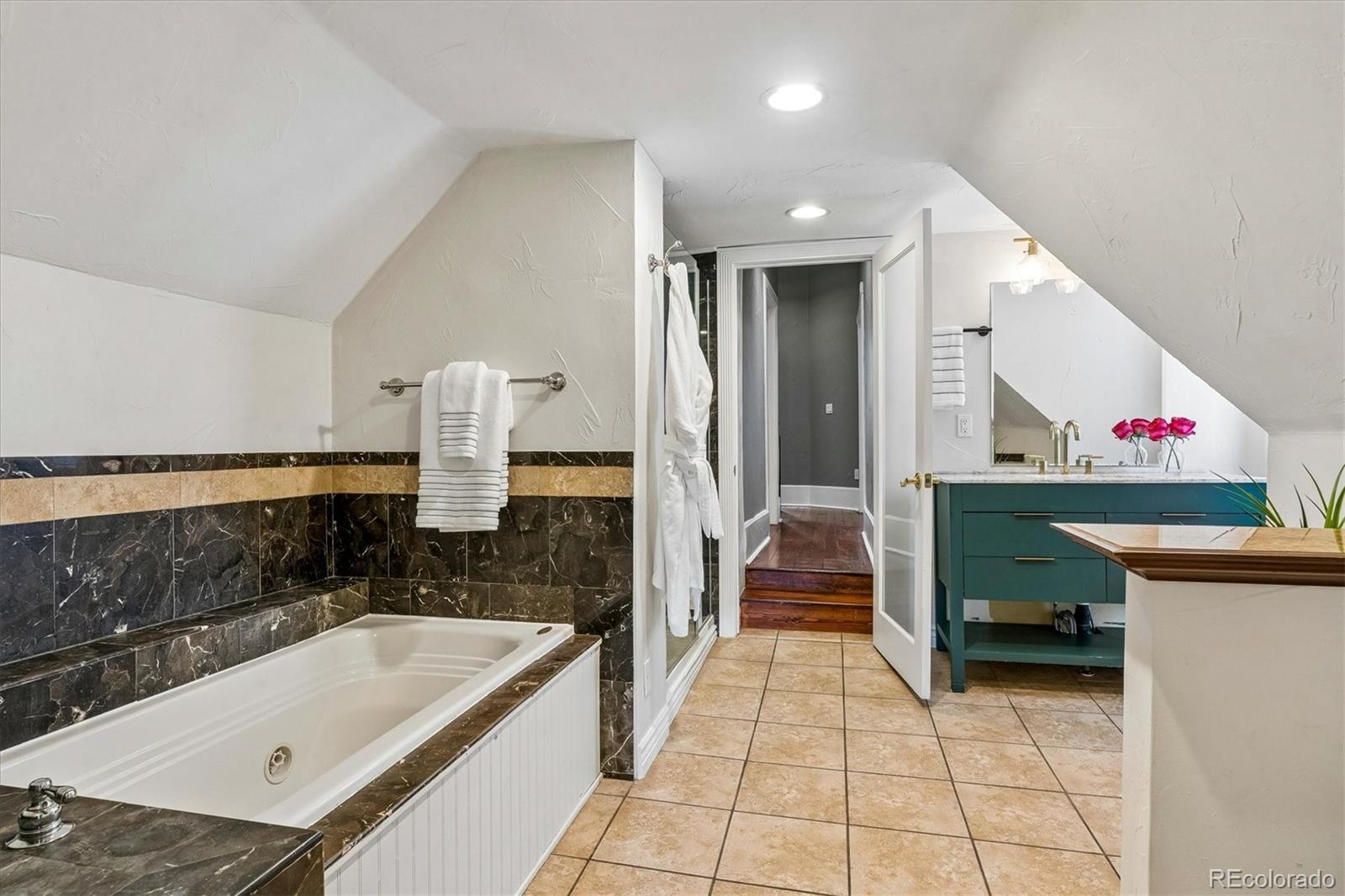 MLS Image #15 for 2422  stout street,denver, Colorado