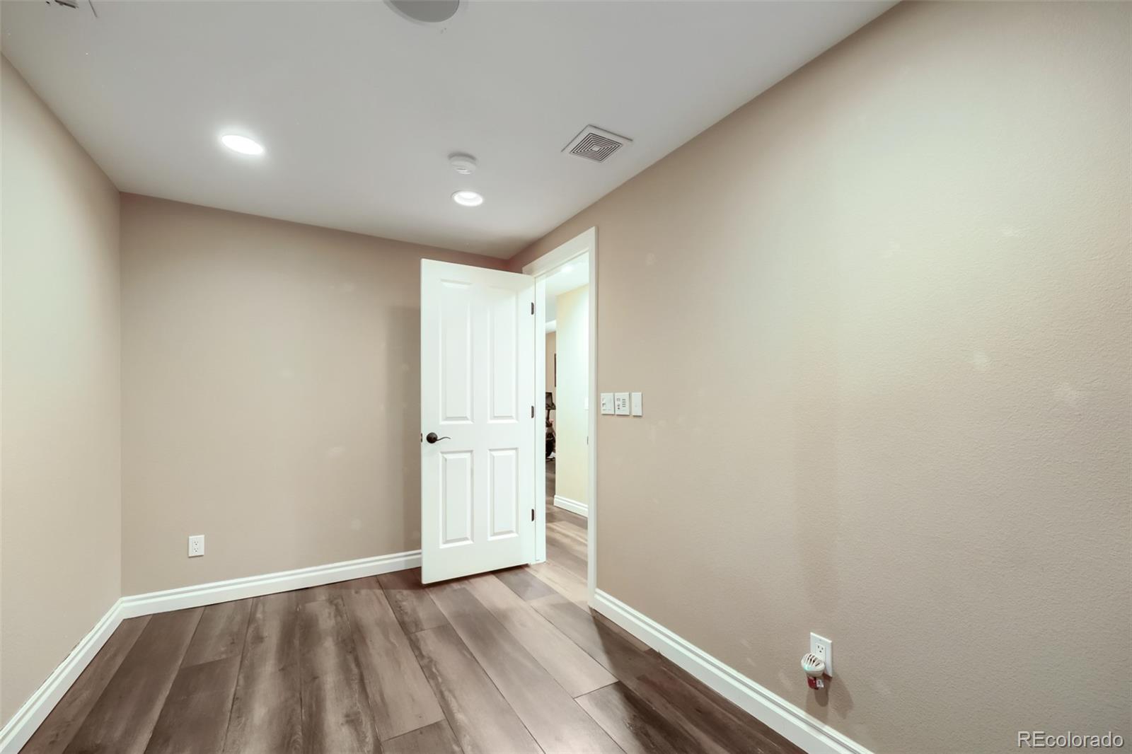 MLS Image #31 for 10 s madison street,denver, Colorado