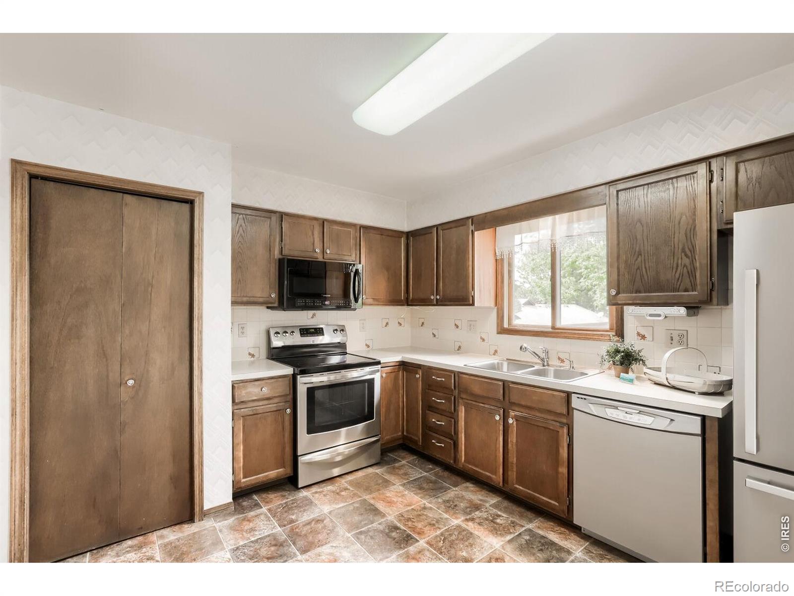 MLS Image #5 for 1621  hoffman drive,loveland, Colorado