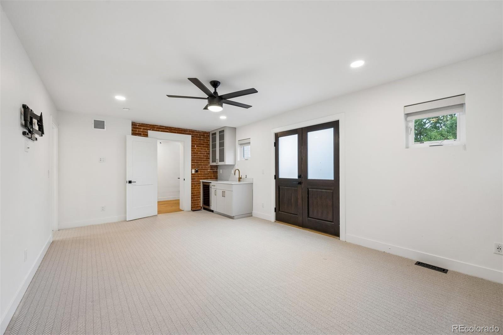 MLS Image #17 for 2227 n clarkson street,denver, Colorado