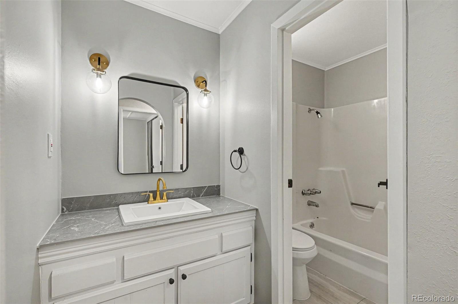 MLS Image #9 for 2977 s sheridan boulevard,denver, Colorado