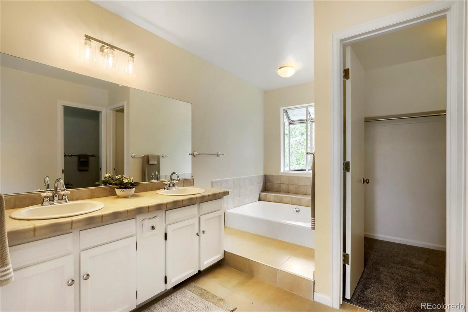 MLS Image #17 for 490 s kingston circle,aurora, Colorado