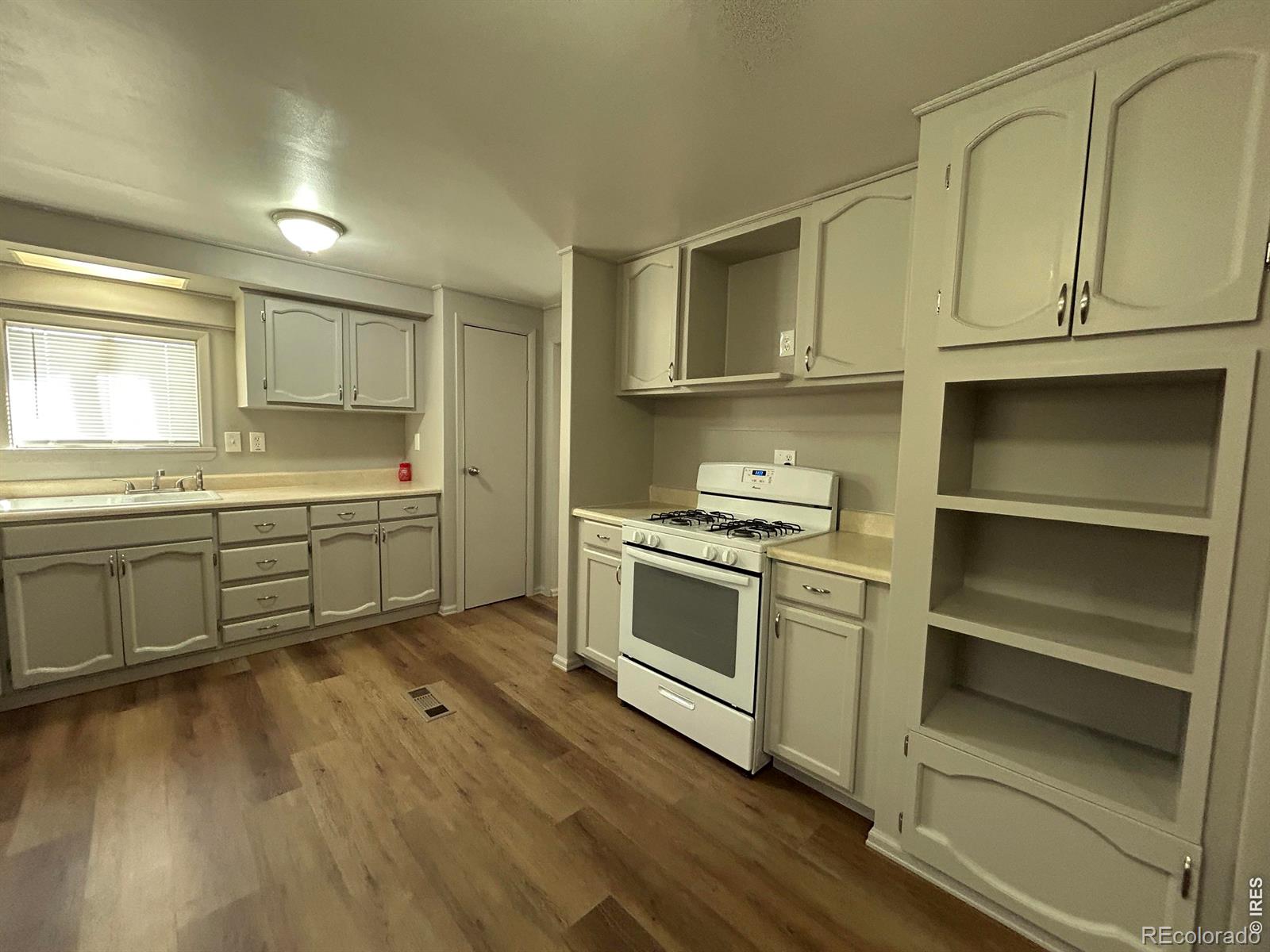 MLS Image #4 for 114  linden drive,log lane village, Colorado