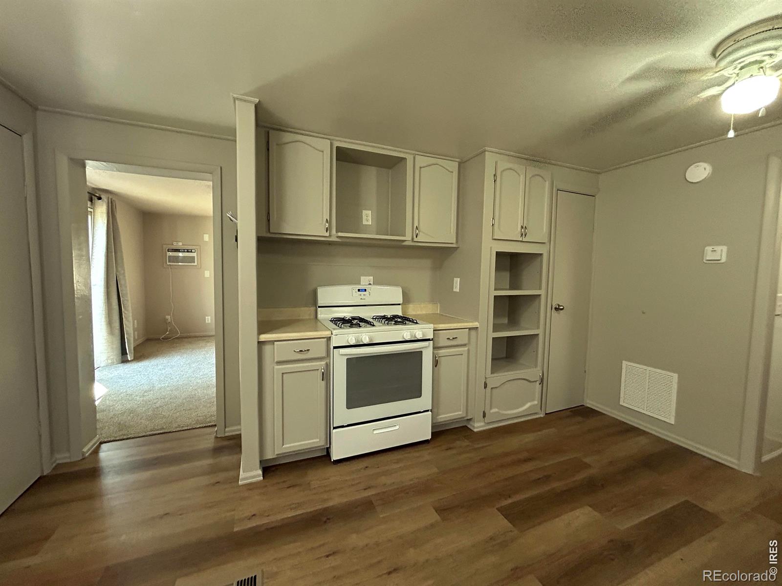 MLS Image #5 for 114  linden drive,log lane village, Colorado